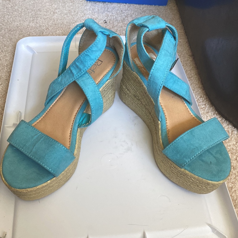 Light blue Wedges